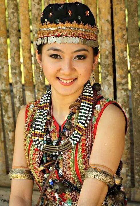 Inilah Dia Wanita  Paling  Cantik  Dari Suku Dayak