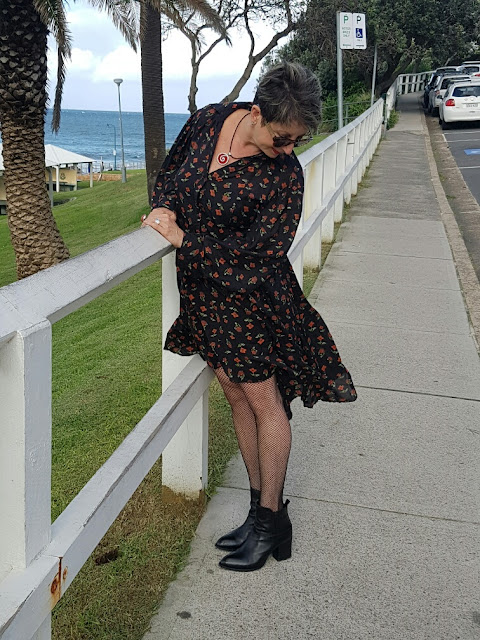 A PERFECT DRESS FOR A SUNNY AUTUMN DAY 