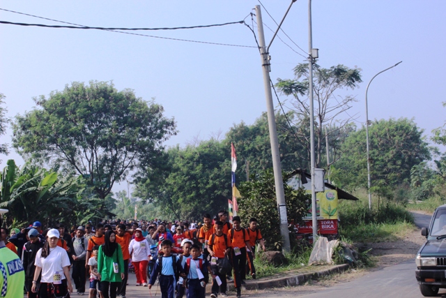 Jalan Santai Hari Koperasi 2016 di Stadion GBLA