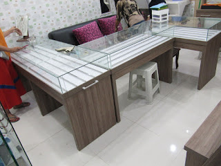 Etalase Display Untuk Toko Optik Kacamata - Semarang Furniture