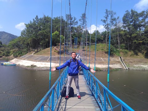 Cerita Kita di Tepi Waduk Selorejo