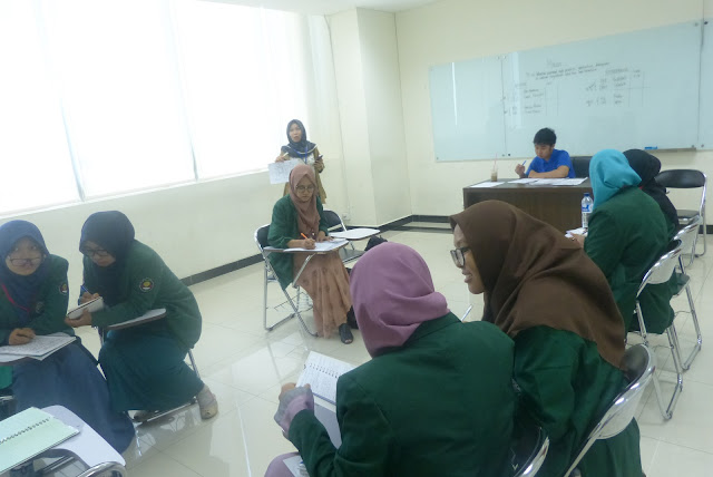 Diundang Jadi Juri Debat Bahasa Inggris Di UEDC 2017