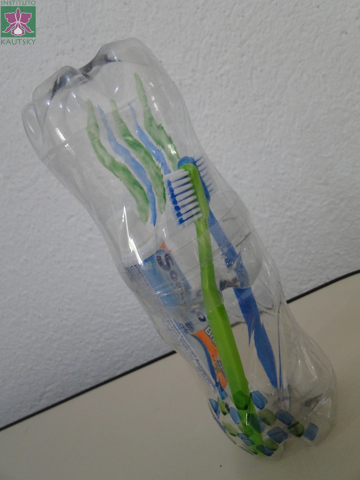 Porta escova de dente com garrafa pet YouTube