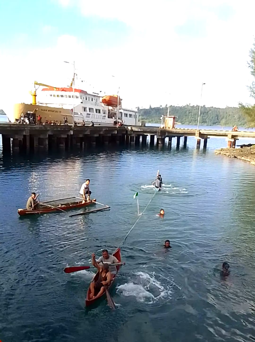 Meriahkan HUT RI Ke-77 Penggalas Ikan dan Nelayan Dusun Langenget Gelar Lomba Tarik Tambang Perahu