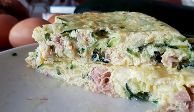 Tortilla de calabacín y atún en microondas