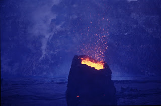 Pemandanga Spektakuler Lava Gunung Berapi Di Hawaii [ www.BlogApaAja.com ]