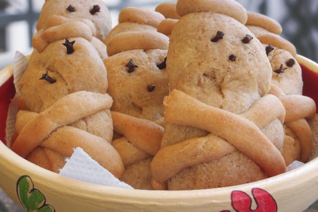 Lazarakia: Traditional Easter Little Lazarus Buns