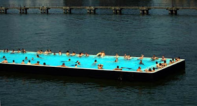 Floating swimming pool