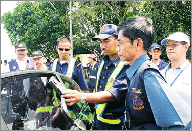 Peraturan Pemasangan Cermin Gelap @ Tinted Kenderaan