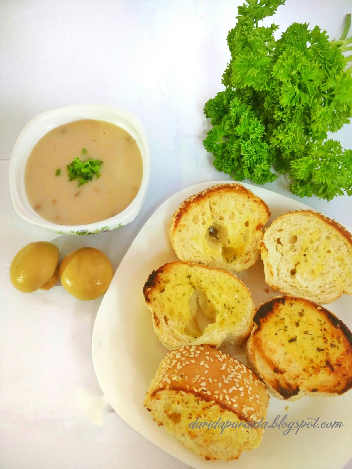 Dari Dapur Aida: Garlic Bread with Mushroom Soup
