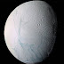 Mundo congelado: cientistas buscam uma maneira de detectar vida em Encélado.