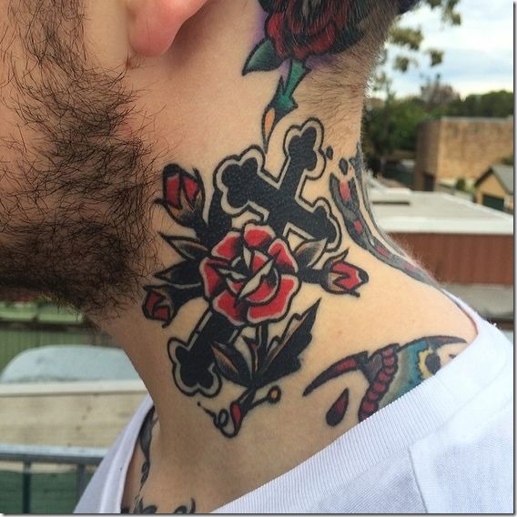 croix_celtique_avec_des_roses_cou_tatouage