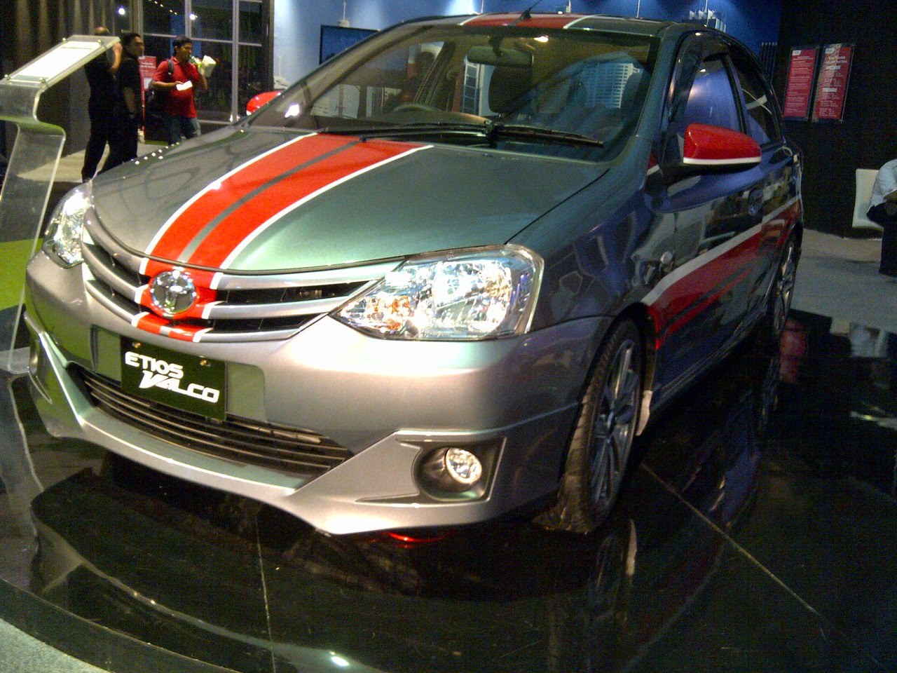 Gambar Modifikasi Mobil  Toyota Etios Valco Terbaru Velg Keren