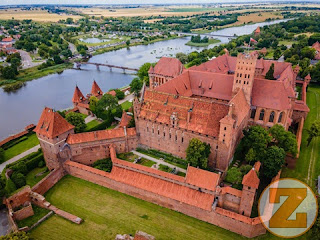 7 Kastil Terbesar Di Dunia, Kastil Terbesar Pertama Ada Di Negara Polandia