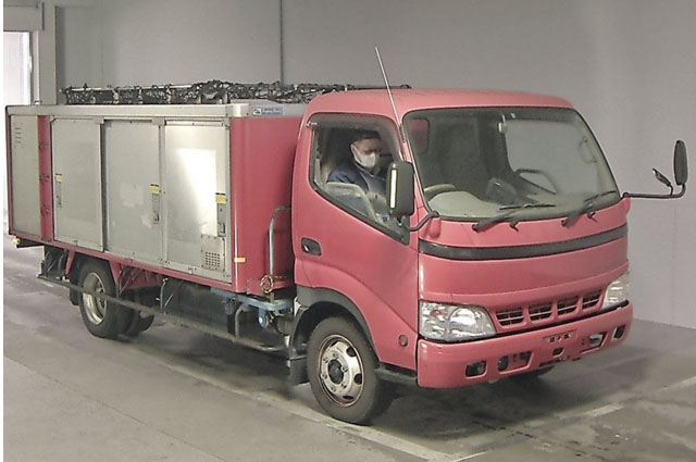 19670A3N8 2004 Toyota Toyoace 3ton Bottole truck for Zimbabwe to Durban