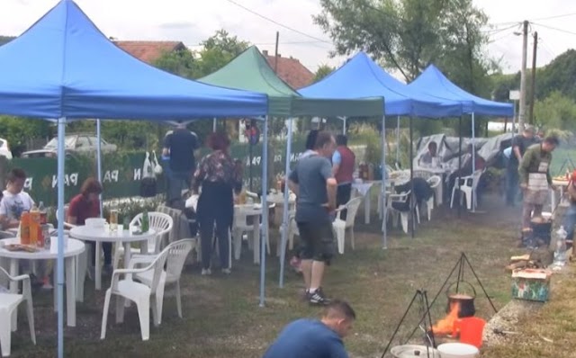 Bošnjaci, Srbi i Hrvati mogu zajedno: Skuhali "tolerantni gulaš" i poslali poruku svima koji mrze (VIDEO)