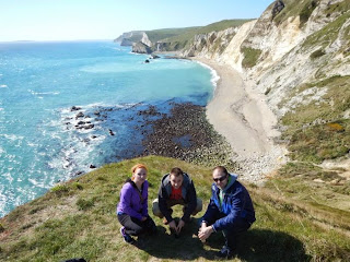 Lulworth Cove, kanał La Manche, plaża, klify, spacer po klifach, spacerować nad przepaścią, 