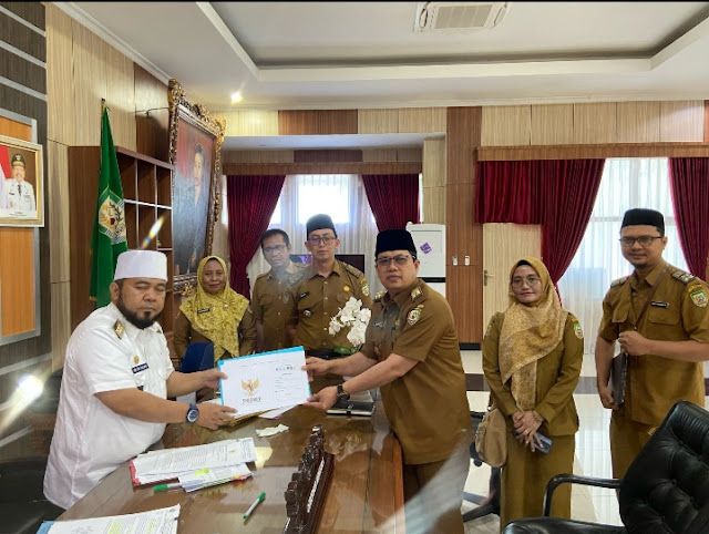 Dukung Program Efisiensi Anggaran, Meri Sasdi Serahkan Akun Srikandi kepada Gubernur Bengkulu