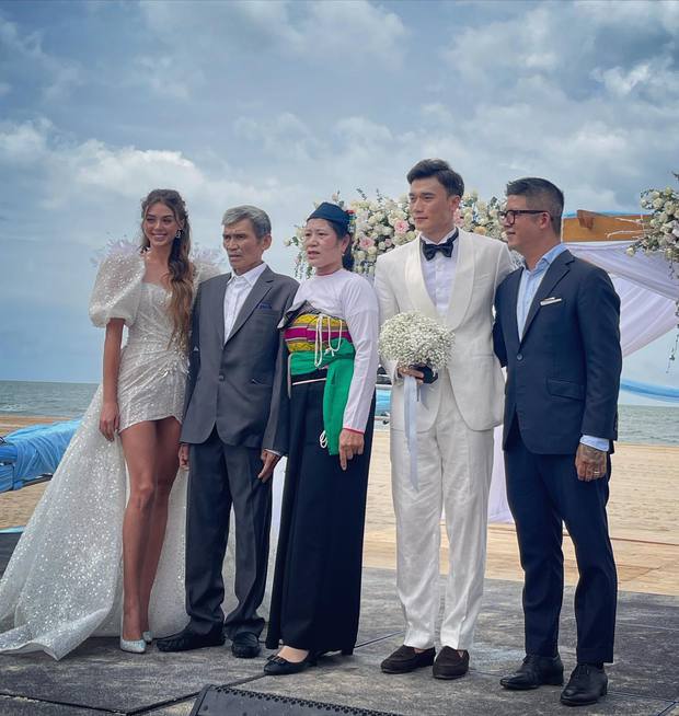 Dàn cầu thủ Việt rộn ràng cưới hỏi nửa đầu năm 2022: Thủ môn Bùi Tiến Dũng gây bất ngờ nhất - Ảnh 13.