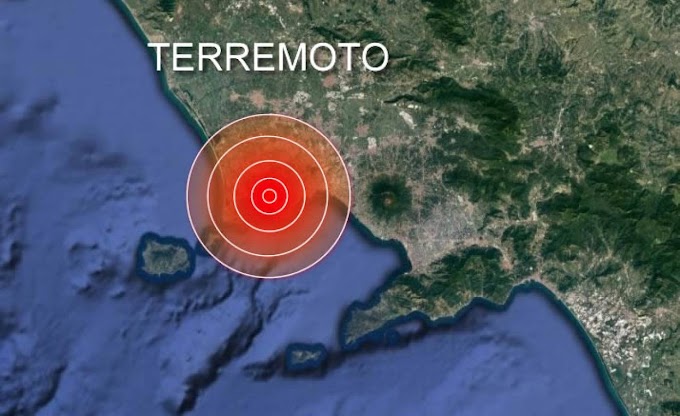 Sciame sismico nell'area flegrea, gente in strada