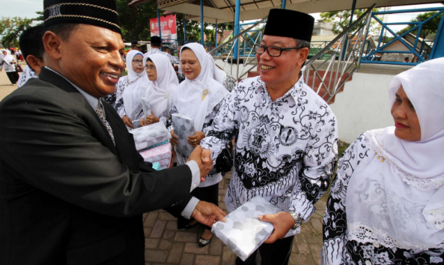 Kemedikbud Angkat Guru Honorer Sebanyak 6.300 Tahun 2017