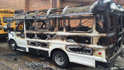 Autobús quemado del ministerio Ejército de Salvación