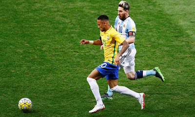 Messi hoàn toàn mất hút trong trận gặp Brazil