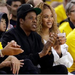 Beyonce and Jay-Z steal the show at a game last night (photos)
