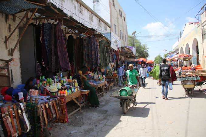 How do the rich live in Somalia?