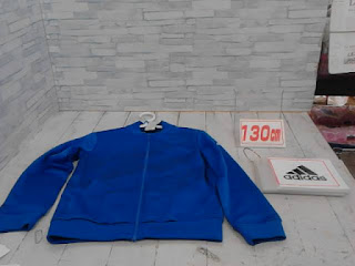 中古品　子供服　１３０㎝　Adidas 　ブルー　ジップアップパーカー　４９８円