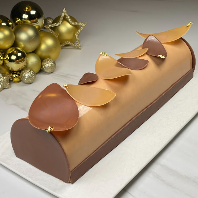 bûche de Noël caramel pomme vanille dulcey mousse tuiles en chocolat