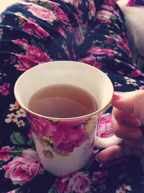 tea cup in girl hand