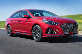 Front 3/4 view of 2018 Hyundai Sonata Limited 2.0T