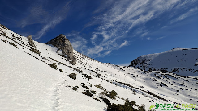 Bajo la Peña del Viento