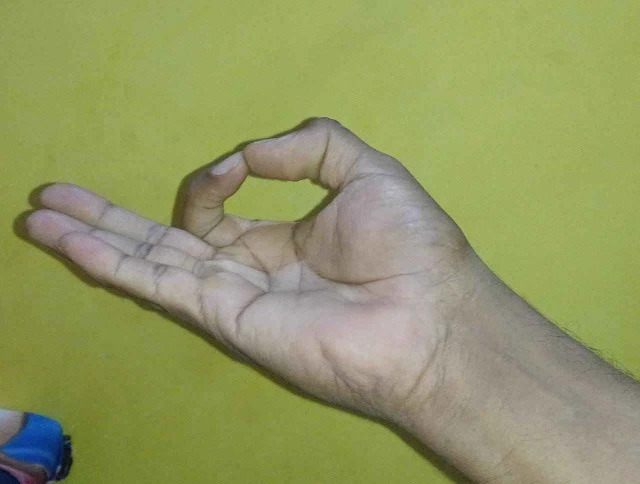 Gyan Mudra: Increases oxygen to the brain