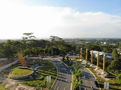 Penampakan dari Atas Gerbang Utama Grand City Balikpapan di Kilometer 7 Jalan Soekarno Hatta dan Gerbang ke Jalan Sinar Mas Land Boulevard