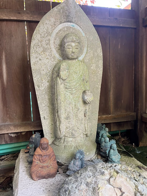 薬師如来の石仏