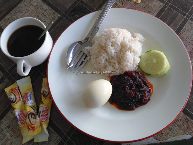 breakfast nasi lemak yang sedap