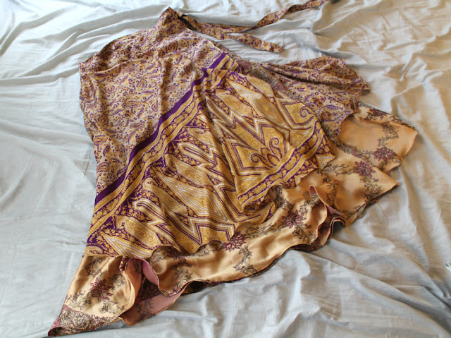 Magic wrap skirt giveaway. Bohemian fashion, summer skirt giveaway. magic skirt 100 ways to wear, reversible silk wrap skirts, sari wrap skirt, sari skirts plus size, recycled silk sari skirts, sari skirt how to wear, sari silk wrap skirt,  sari reviews, silk wrap skirts from india, summer bohemian fashion