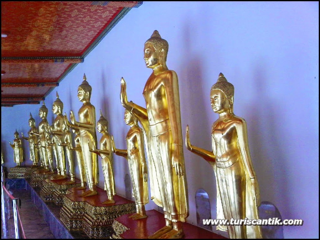 Eksotisme sang Buddha Tidur di Bangkok - Turis Cantik