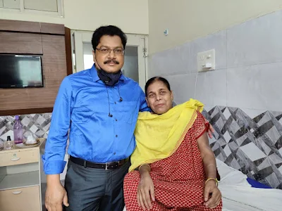 Dr Manoranjan Mahapatra Onco Gynecologist Odisha with Patient