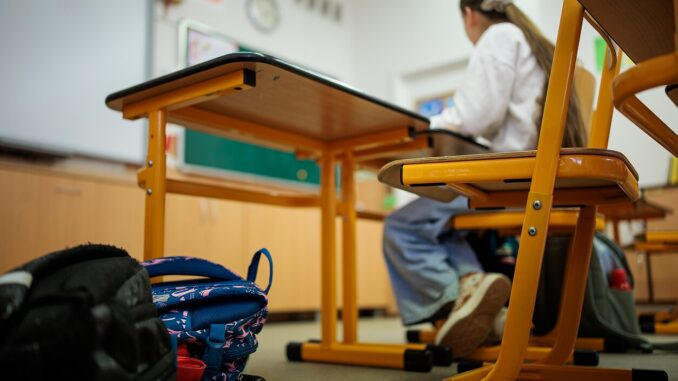 Lithuanian Schools Told To Warn Students Of Russian Recruitment Risks
