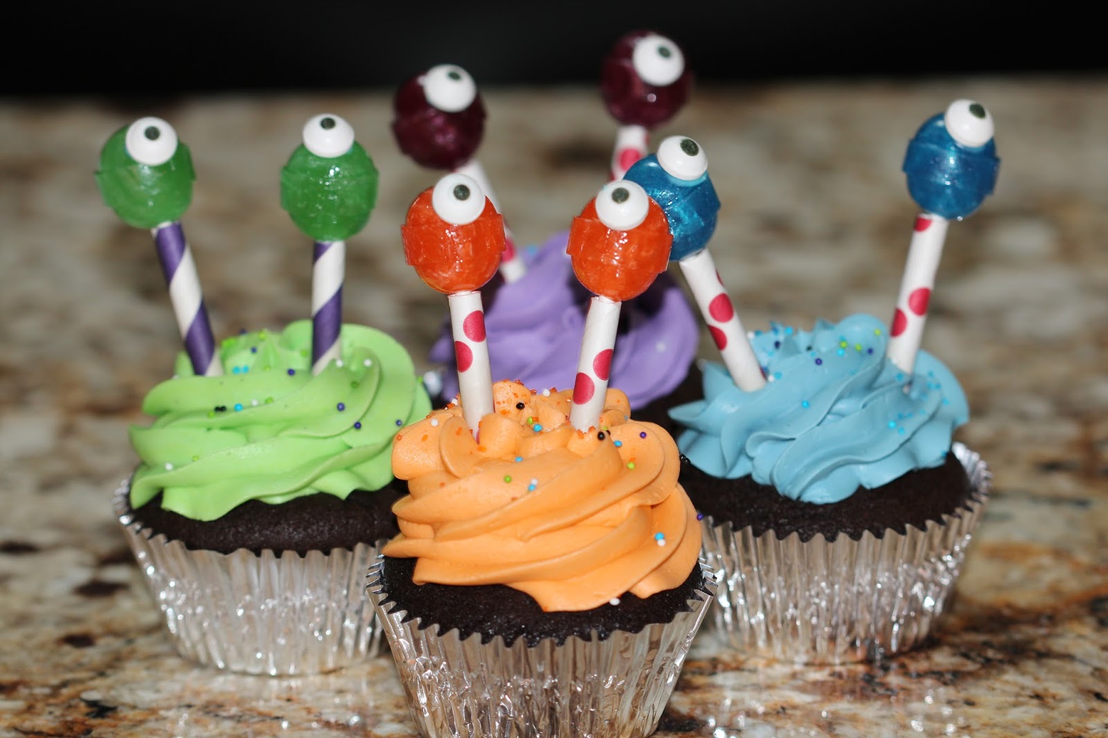 easy halloween cake pops  Face and Little Monster Cupcakes with Cake Pops and Homemade Fondant