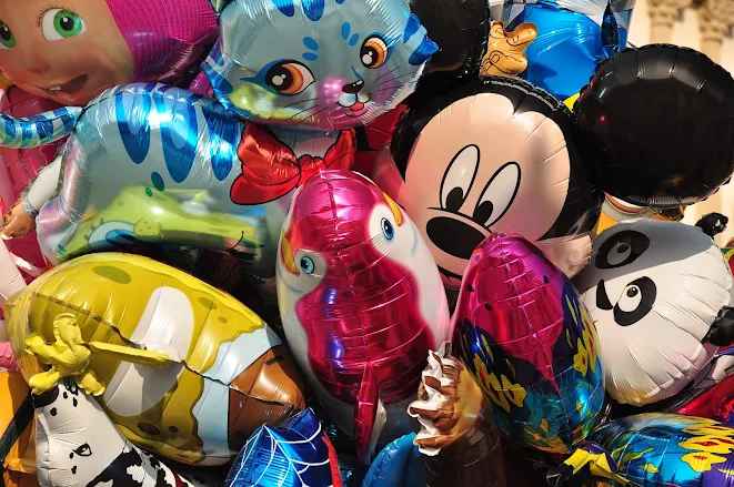 Globos metalizados con forma de personajes de dibujos animados