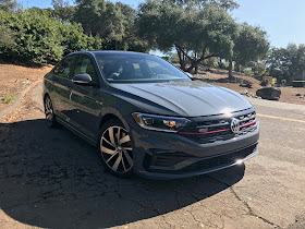 Front 3/4 view of 2019 Volkswagen Jetta GLI