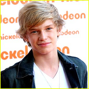 CODY SIMPSON WAVY HAIRSTYLE