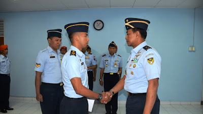 Dirdiklatau Tutup Secara Resmi Kursus Intensif Bahasa Inggris TNI AU Husein Sastranegara 