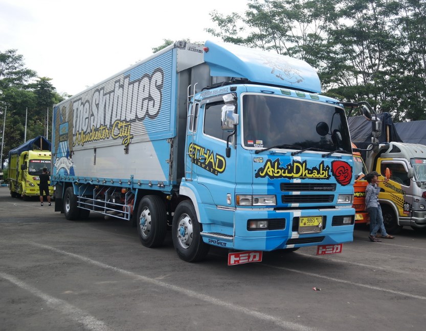 27 Modifikasi Truk  Canter Warna Biru Yang Populer 