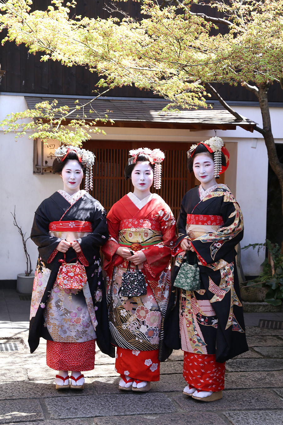 Ever wanted to live out your best Japanese fantasy? I did just that, wearing a kimono in Gion, the most famous geisha district in all of Japan. This is my kimono rental experience in Kyoto.