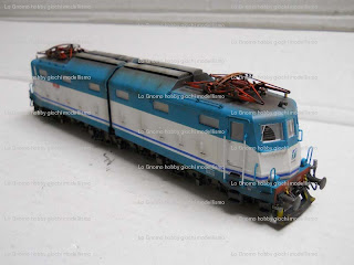 < src = "image_004.jpg" alt = " Locomotiva E636 di Roco nella livrea XMPR " / >